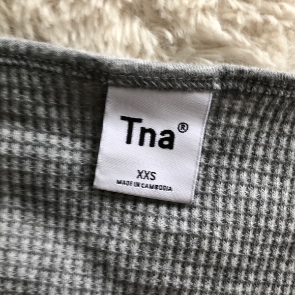 Aritzia TNA thermal scoop neck crop - Picture 2 of 3